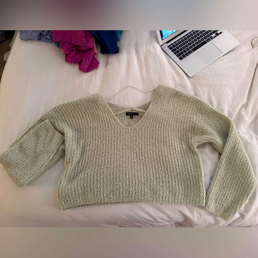 Pacsun Kendall and Kylie light green cropped sweat, size large, so soft
